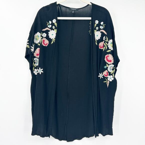 Torrid Womens Boho Dark Embroidered Floral Open Front Kimono Cardigan Size 1X/2X - Picture 1 of 7
